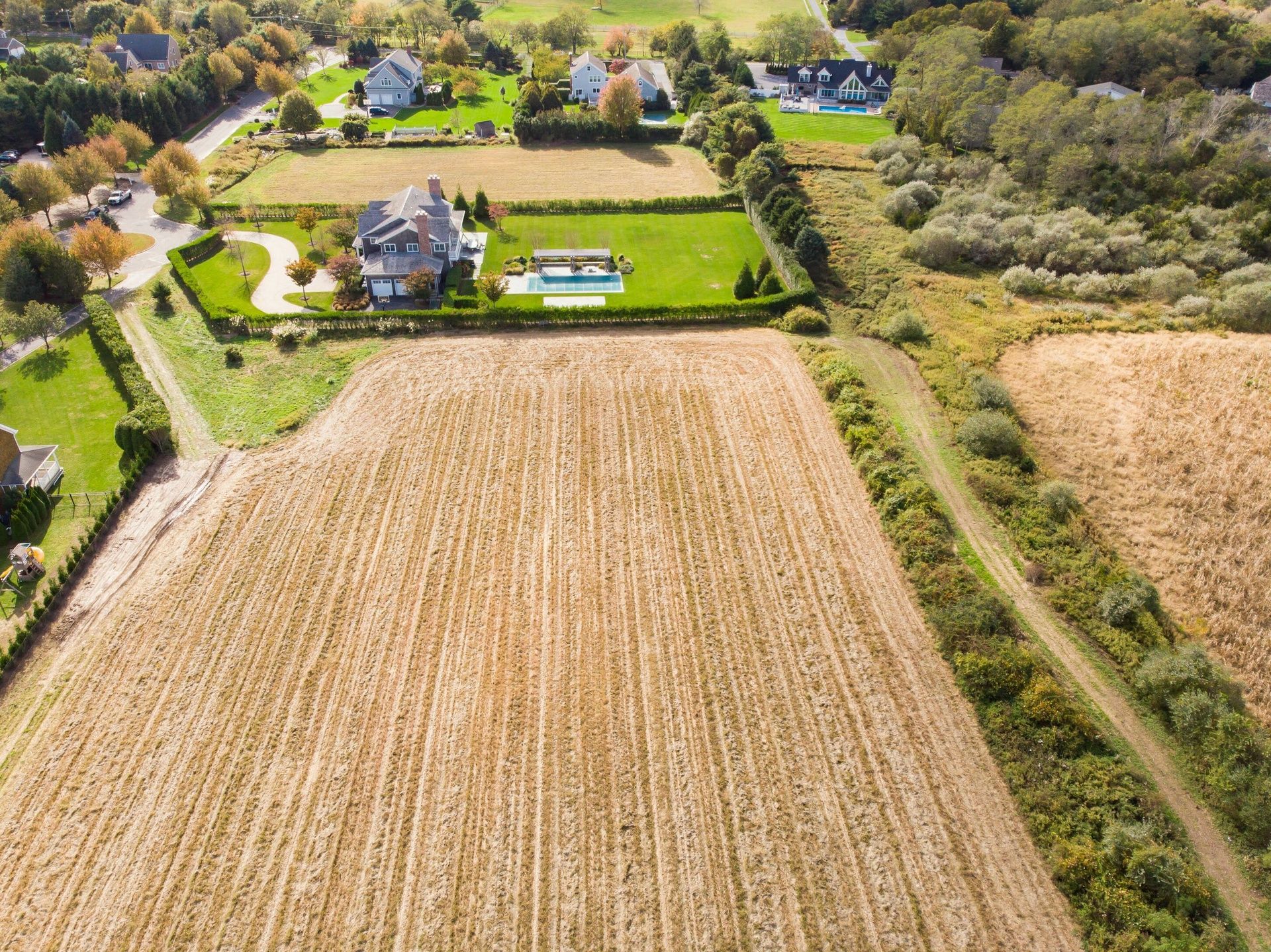 58 Clearview Farm Rd in Southampton Out East