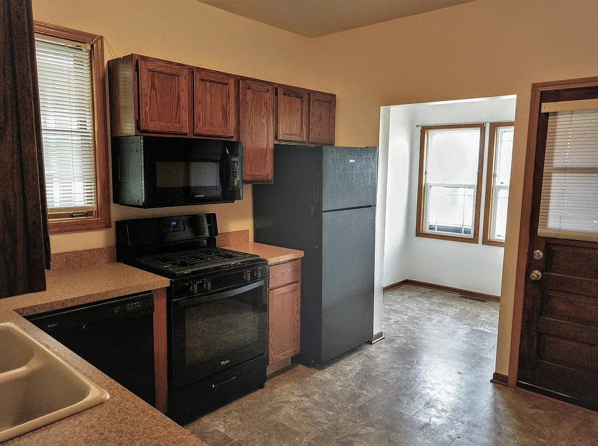 2 bed, 900 sqft, $1,875 — Photo 2