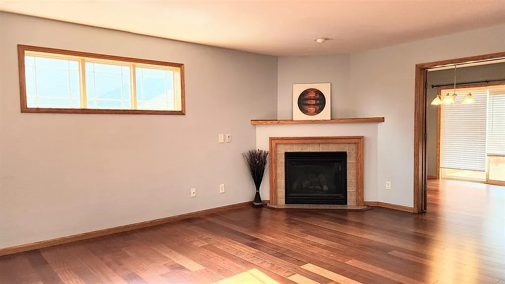 5 bed, 3.5 bath, 2748 sqft, $3,600 — Photo 3
