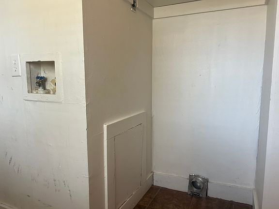 Washer & dryer hook ups