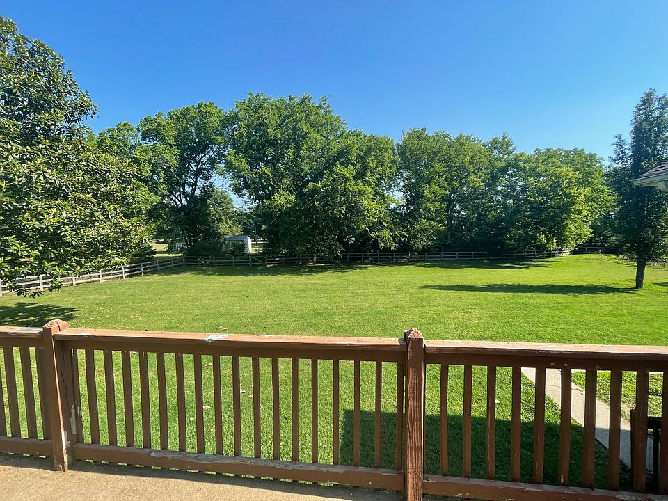 Great fenced in back yard. Great family times
Sitting around the fire pit or have a bon fire.