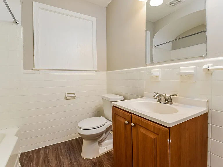 566449_026_main_bathroom_13548056.jpg