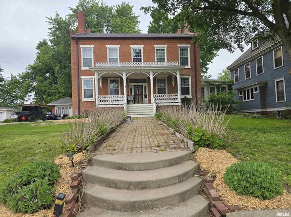 239 W Chestnut St, Canton, IL 61520