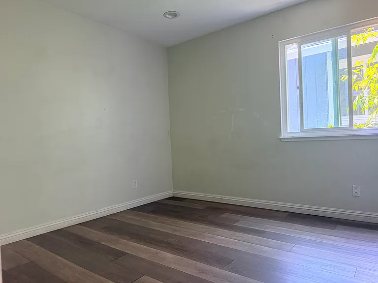 106 Rose Ln — Photo 8