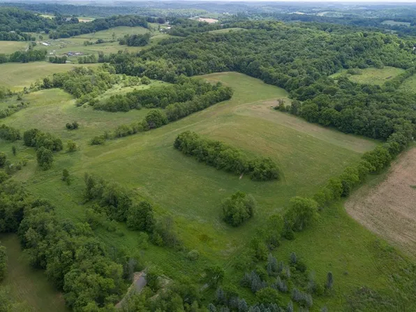 Briggle Ave SW, East Sparta, OH 44626