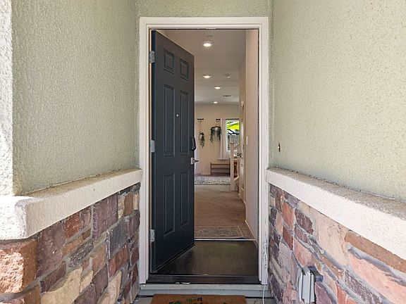 5th image of 611 Phelps Dr
