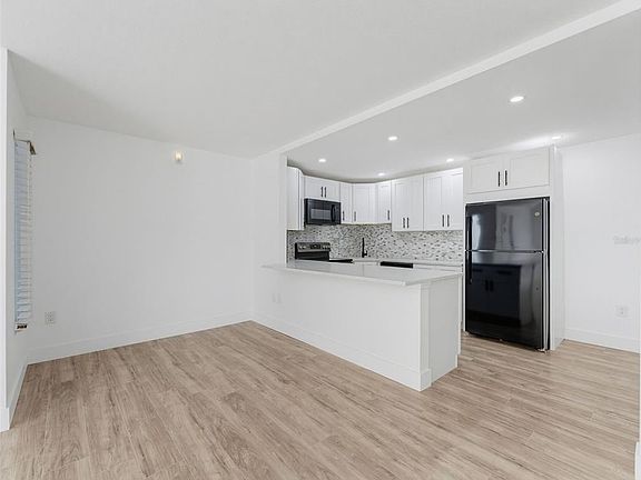 4th image of 1261 PINE RIDGE CIRCLE W #D1