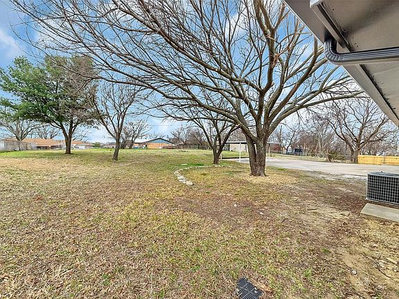 3rd image of 216 Clearwood Dr
