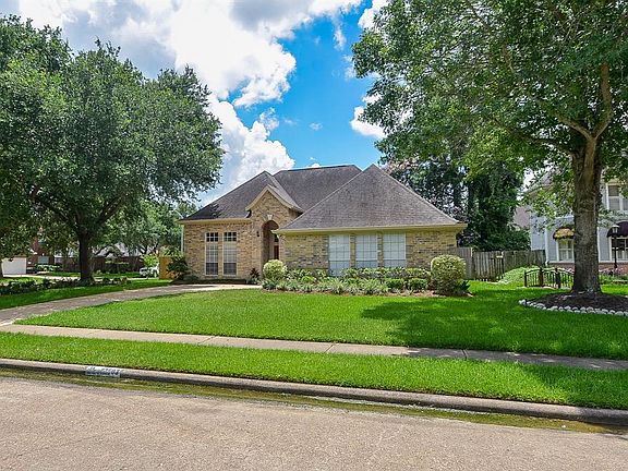 Fabulous corner lot with mature live oak trees. This lot is almost a 1/4 acre!