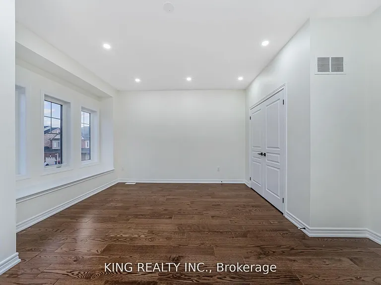 52 Haverstock Cres — Photo 34