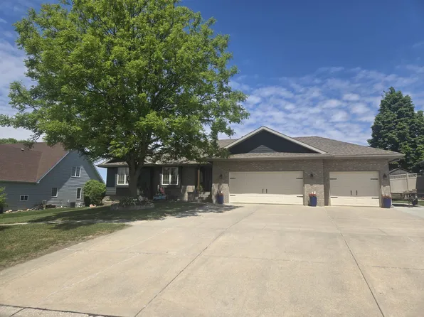 2920 Dover Dr, Norfolk, NE 68701