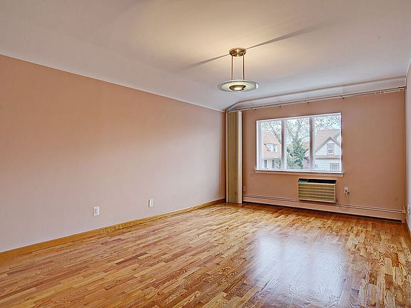 3rd image of 2633 E 26th St Unit 203