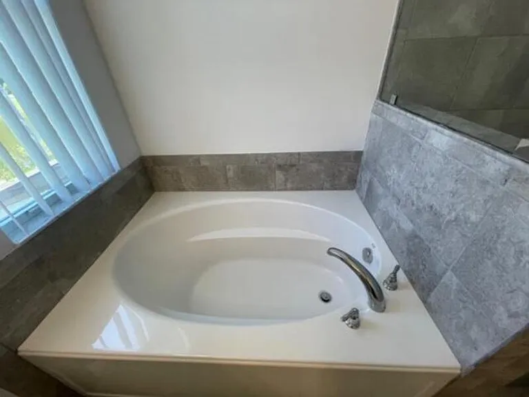 12885 Trevi Isle Dr — Photo 41