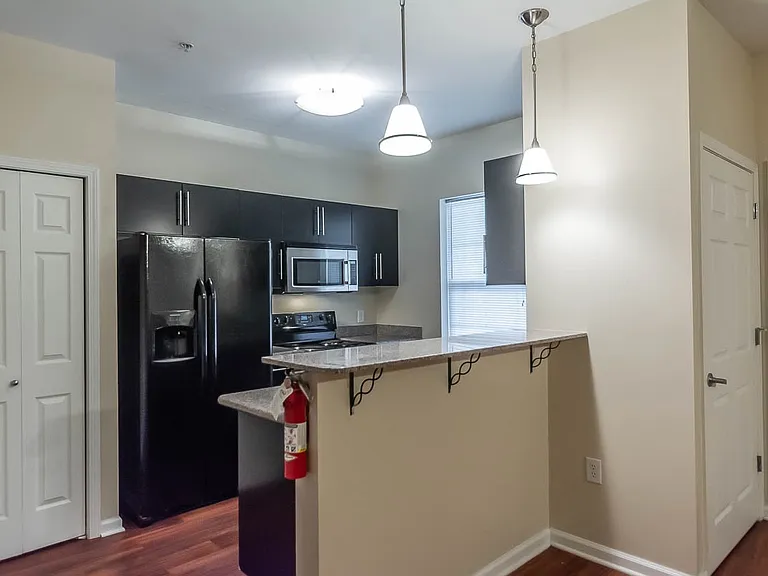 Tenth & College Village Apartments — Photo 20