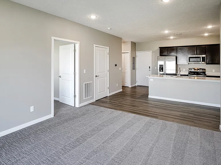 Cross Creek Apartments — Photo 12