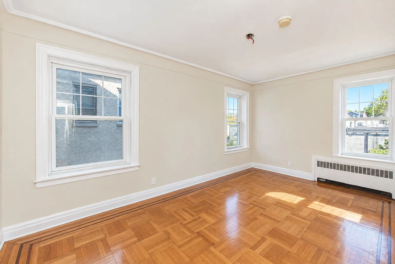 9-15 Vernon Ave — Photo 3