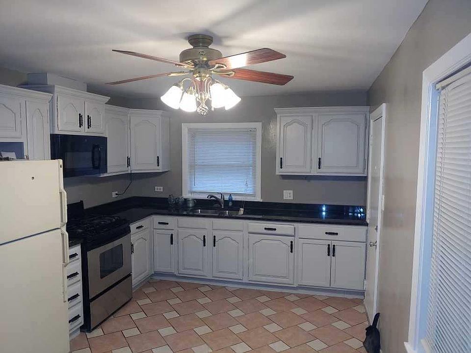 1st image of 1627 W Glenlake Ave