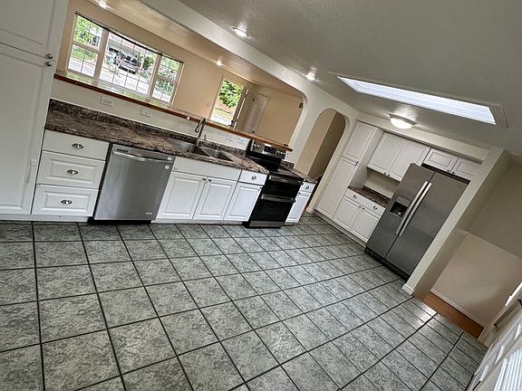 5th image of 1036 Lilac St