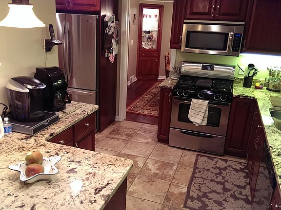 Kitchen (to dining room)