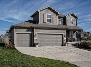 933 SE Scarlet Ct, Blue Springs, MO 64014