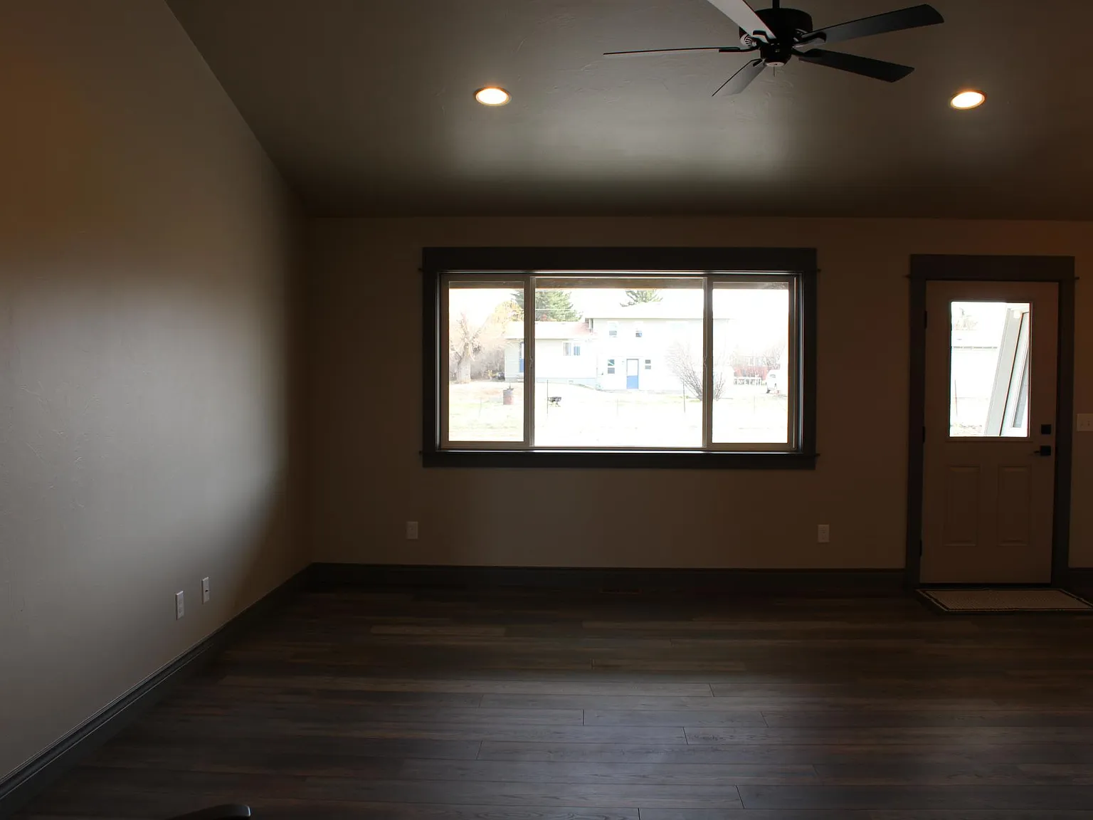 3 bed, 1900 sqft, $2,950 — Photo 4