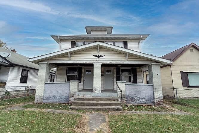 1st image of 411 N Gladstone Ave