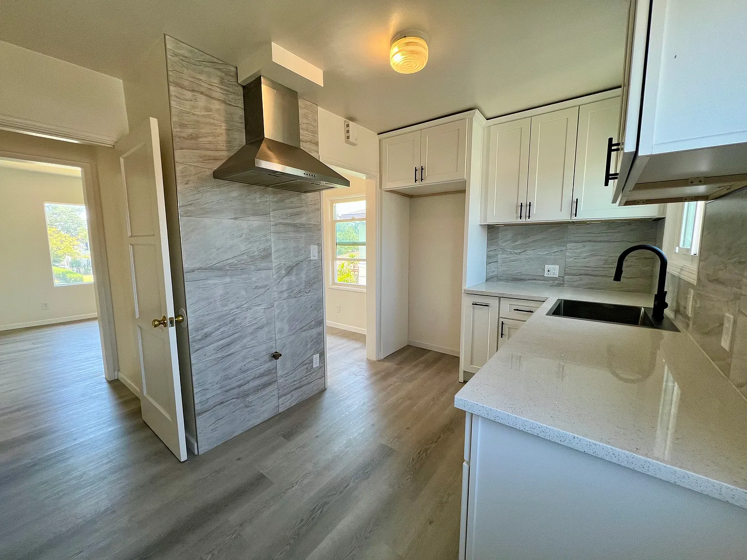 643 W Riggin St — Photo 1