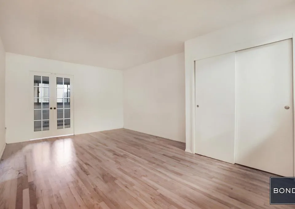 214 E 24th St #3D