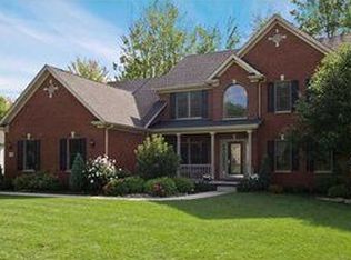 166 Breezewood Dr, Orchard Park, NY 14127
