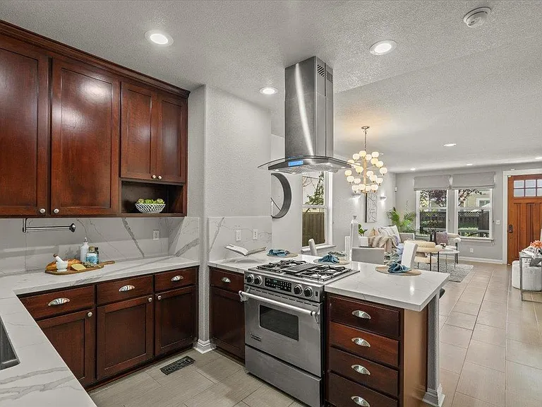 108 Creekside Village Dr — Photo 7