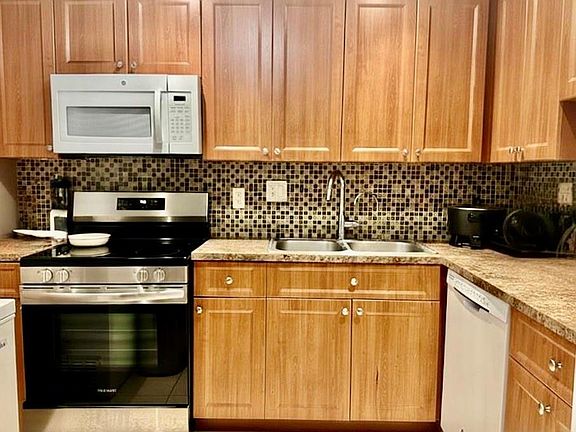 3rd image of 5985 Del Lago Circle #223