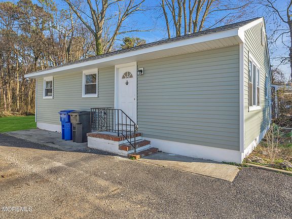 3rd image of 531 Holly Village Ln