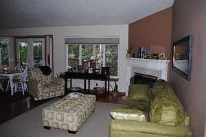 5th image of 415 S Greenbriar Ct