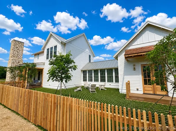 62 Hill St, Eufaula, OK 74432