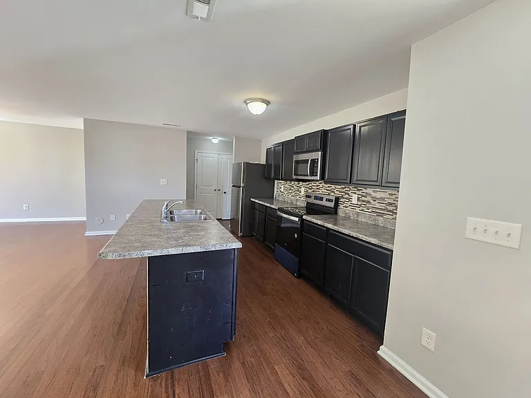 1728 Joseph Hewes Ct — Photo 4