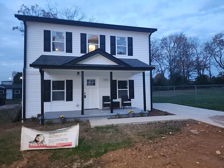 1115 Willow St — Photo 3