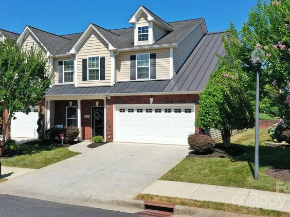 2016 Talbot Ln, Hickory, NC 28602