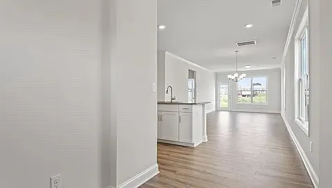 4 bed, 2439 sqft, $2,750 — Photo 2