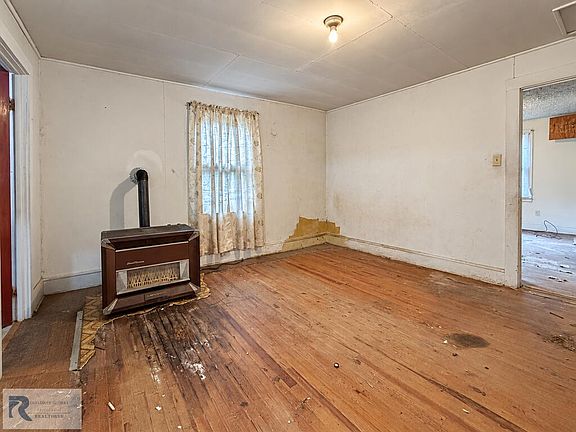 5th image of 1728 Halifax Rd