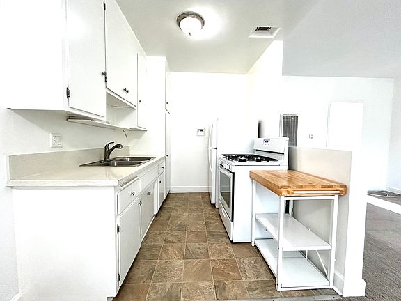 5th image of 12219 Pacific Ave #6