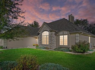 264 Ridgeway Path, Oconomowoc, WI 53066
