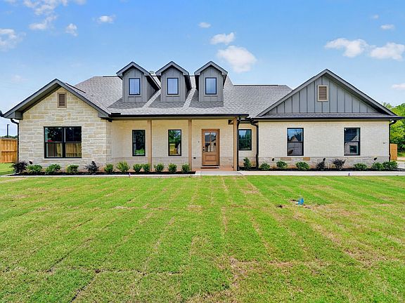 2nd image of 301 Grace Ln