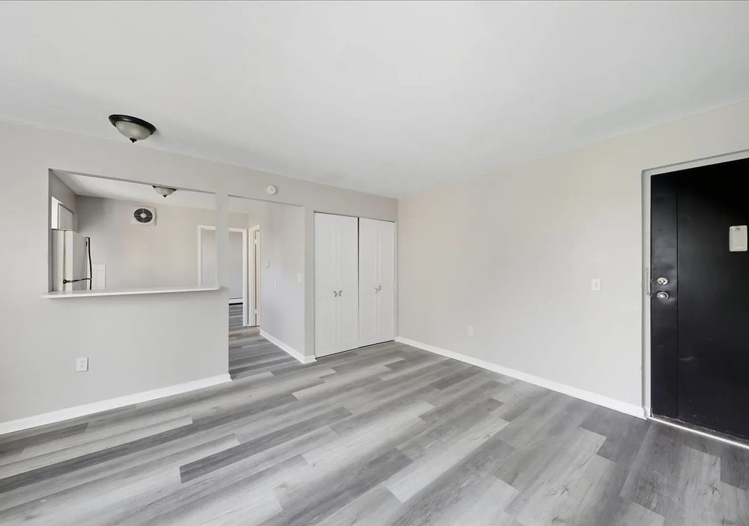 Charming 11 unit building featuring 1-Bedroom Apartments West Price Hill — Photo 4