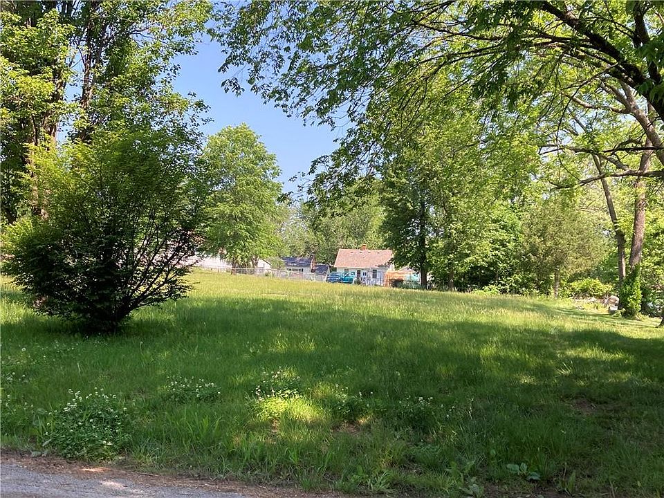 2nd image of 1004 Don Shelton Rd