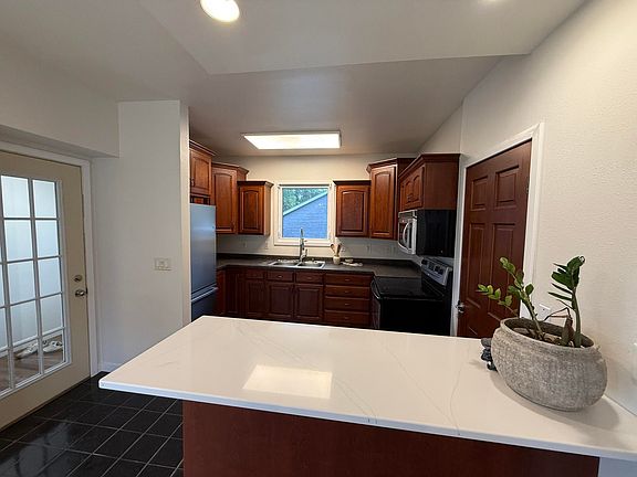 3rd image of 1108 Main Ave