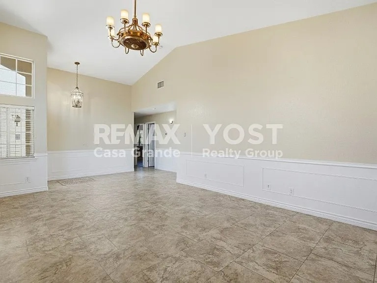 2094 N Sweetwater Dr — Photo 3