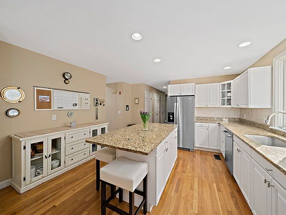 5th image of 121 Hampstead Way