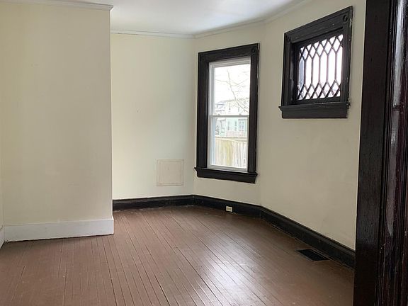 3rd image of 36 Cambridge Ave