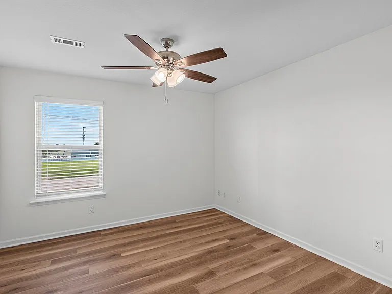 2409-2411 Northampton Dr. — Photo 30