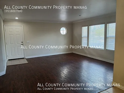 1132 N Broadway Photo 1